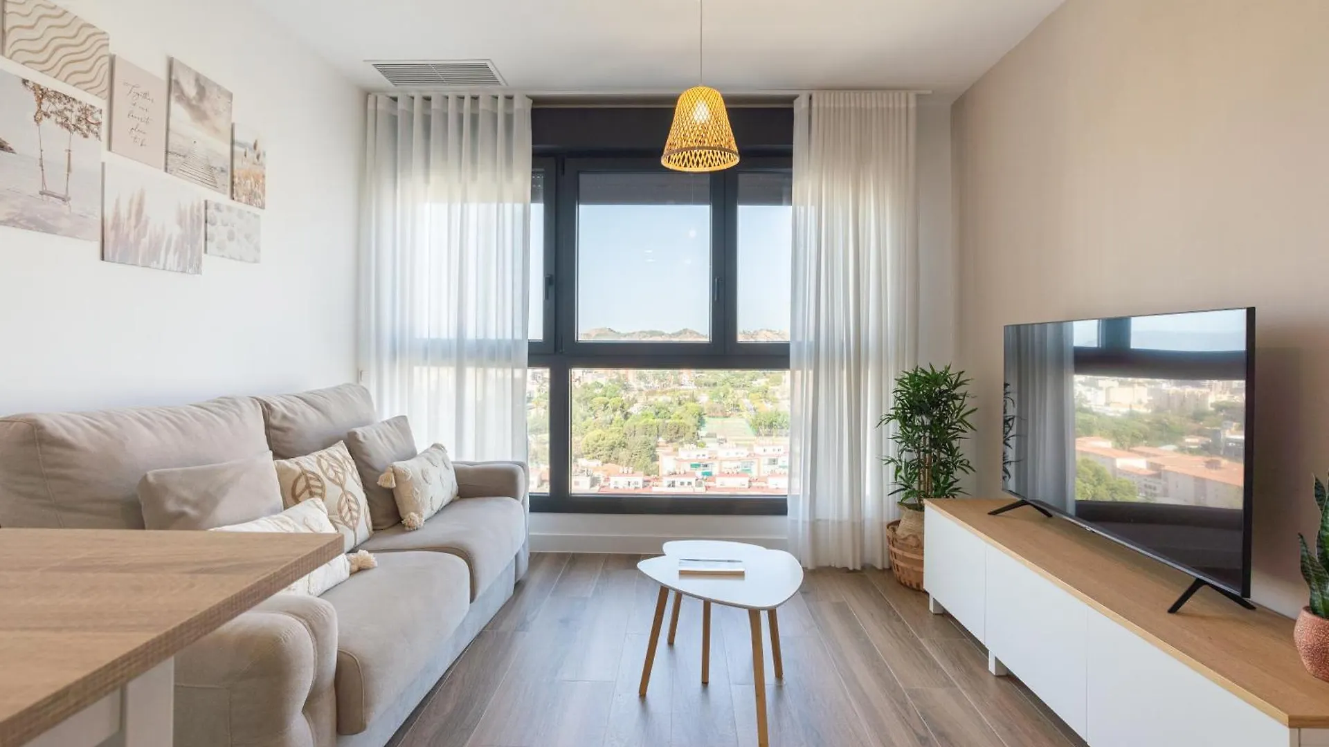 Skyline IV Pool & Coworking By Ele Apartments Málaga
