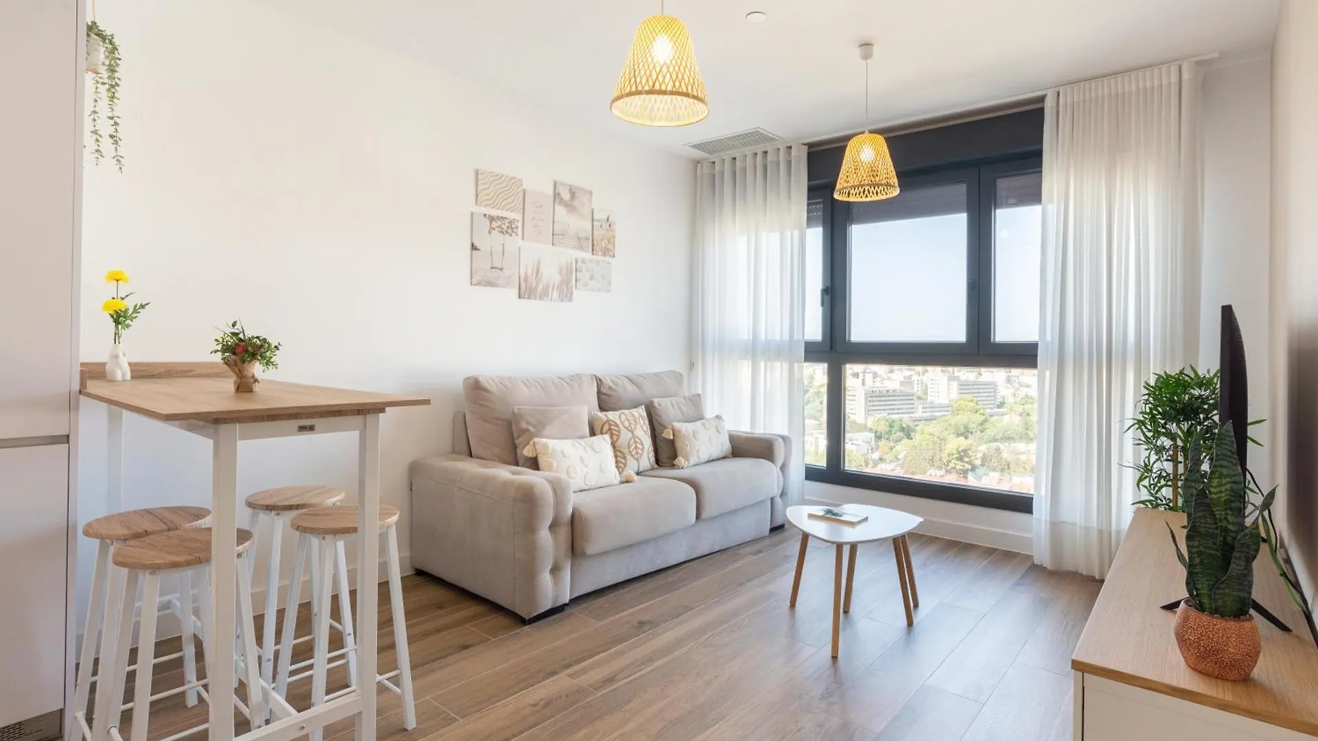 Skyline IV Pool & Coworking By Ele Apartments Málaga İspanya